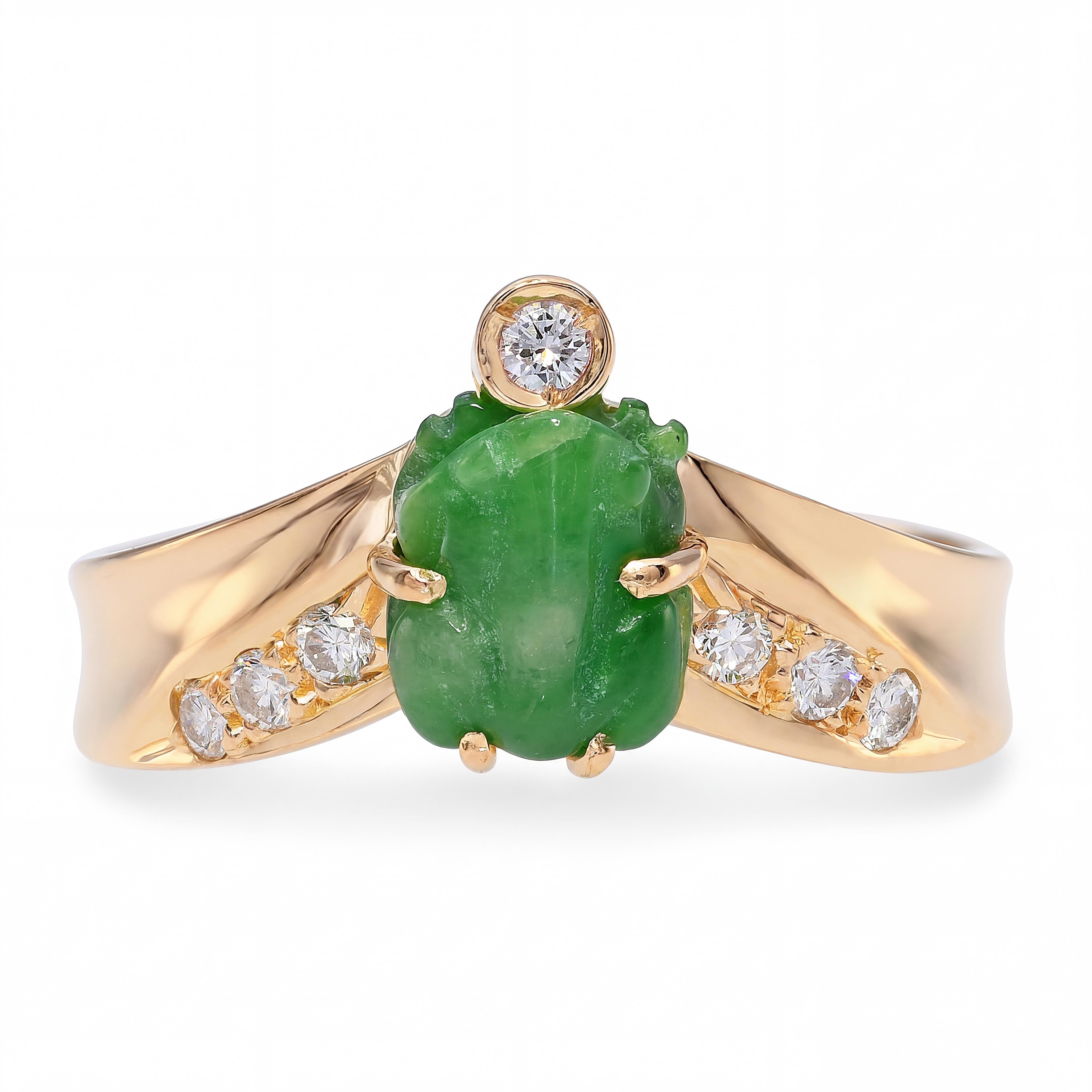 Vintage 22k Yellow Gold Carved Jadeite Frog and Diamond Ring