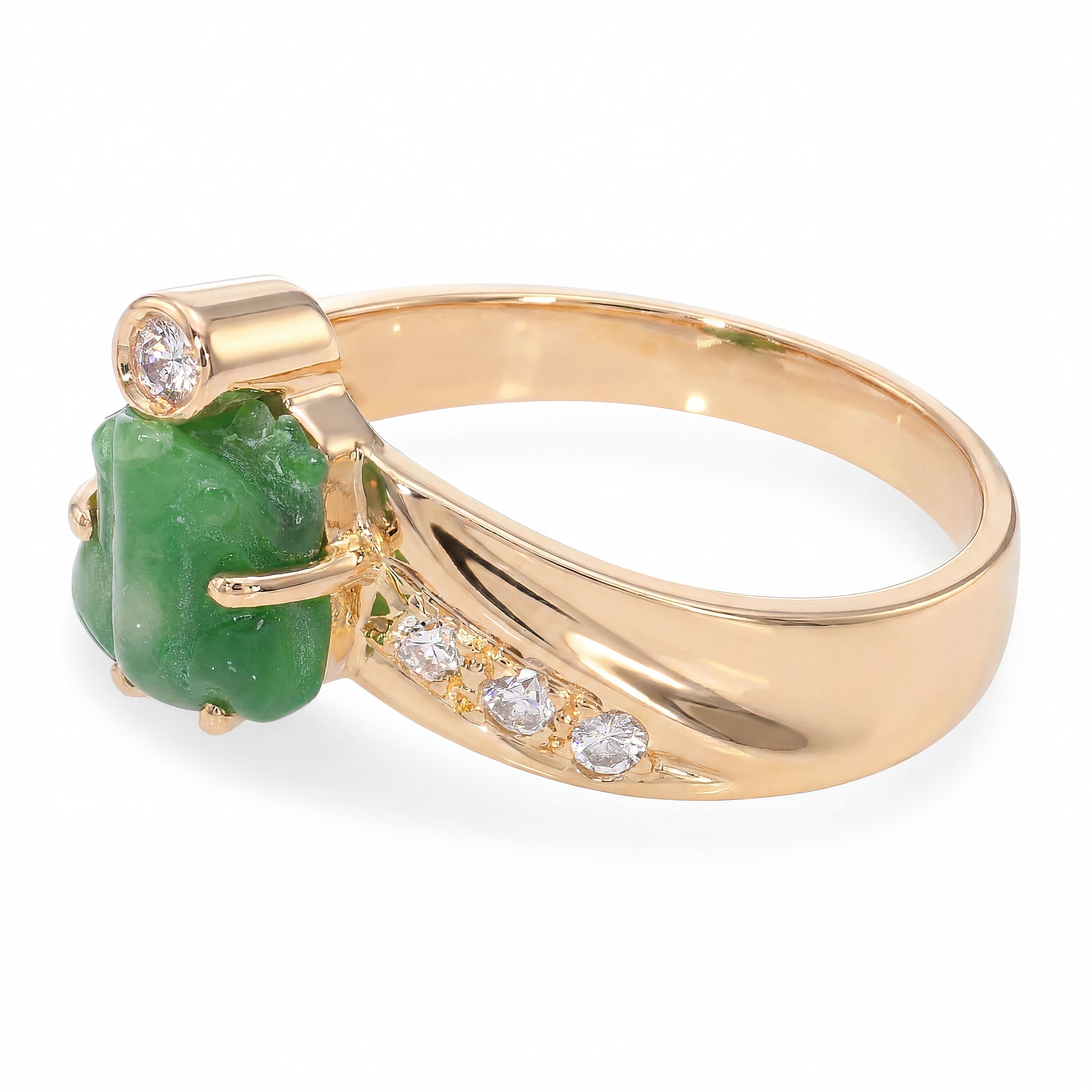 Vintage 22k Yellow Gold Carved Jadeite Frog and Diamond Ring