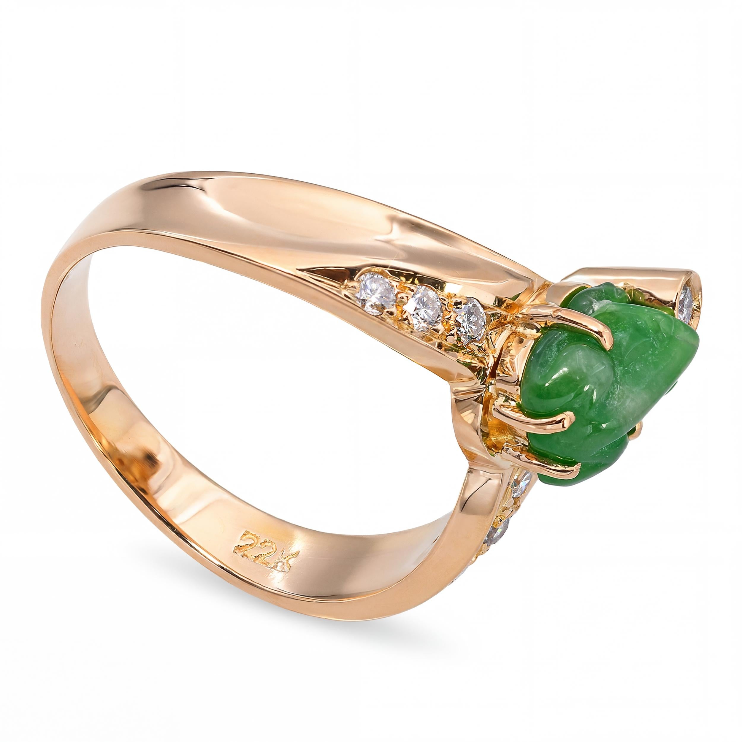 Vintage 22k Yellow Gold Carved Jadeite Frog and Diamond Ring