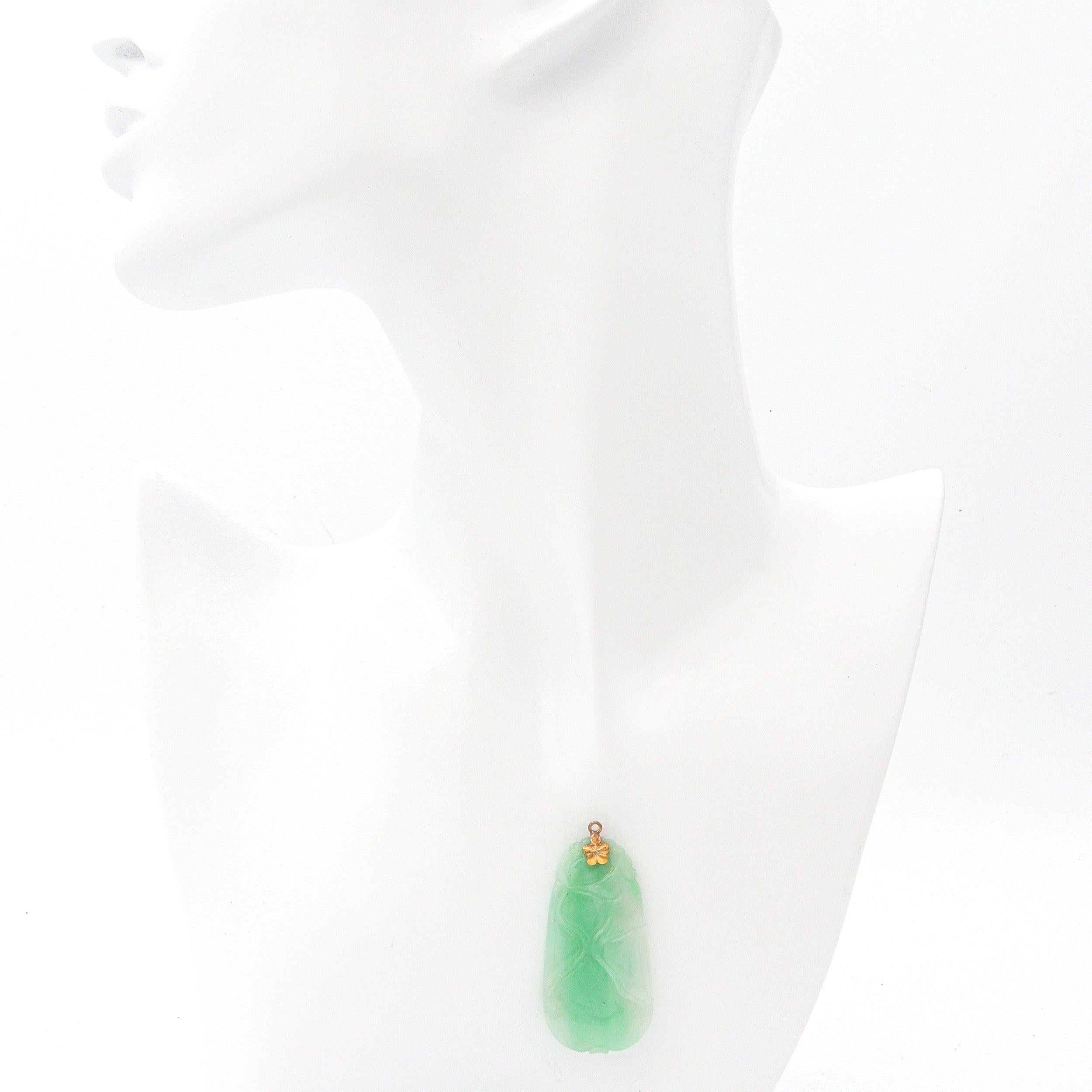 Vintage 17k Yellow Gold Hand Carved Jade Pendant