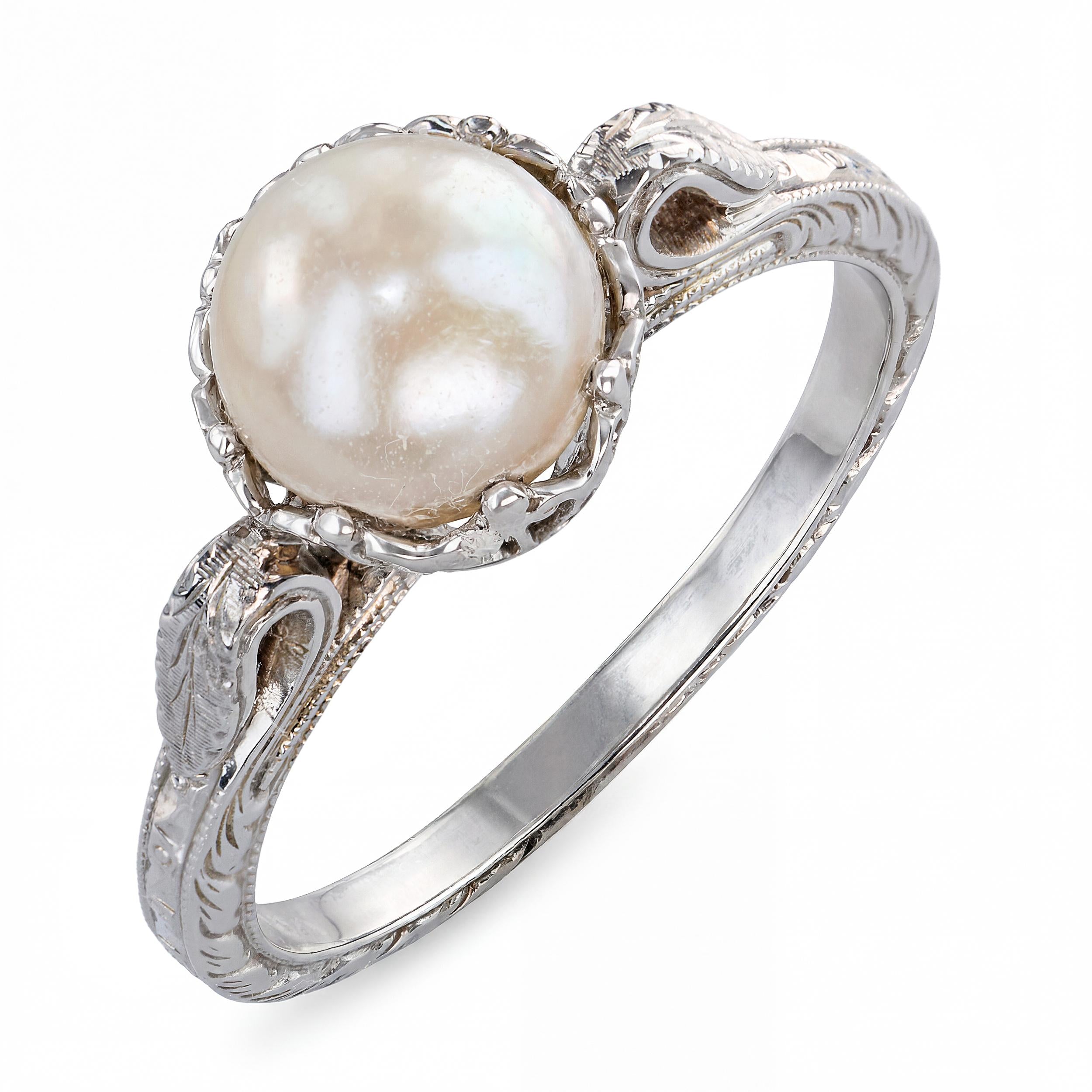 Vintage 18k White Gold Pearl Ornate Scrollwork Ring