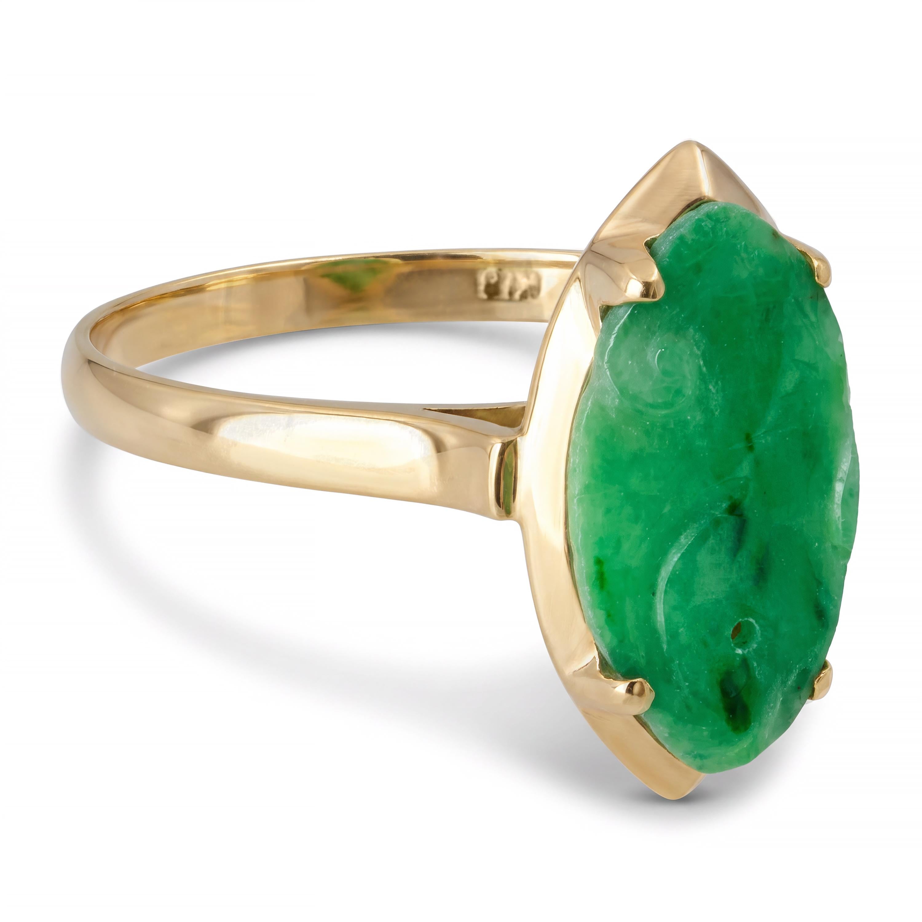 Vintage Yellow Gold Carved Jadeite Solitaire Ring