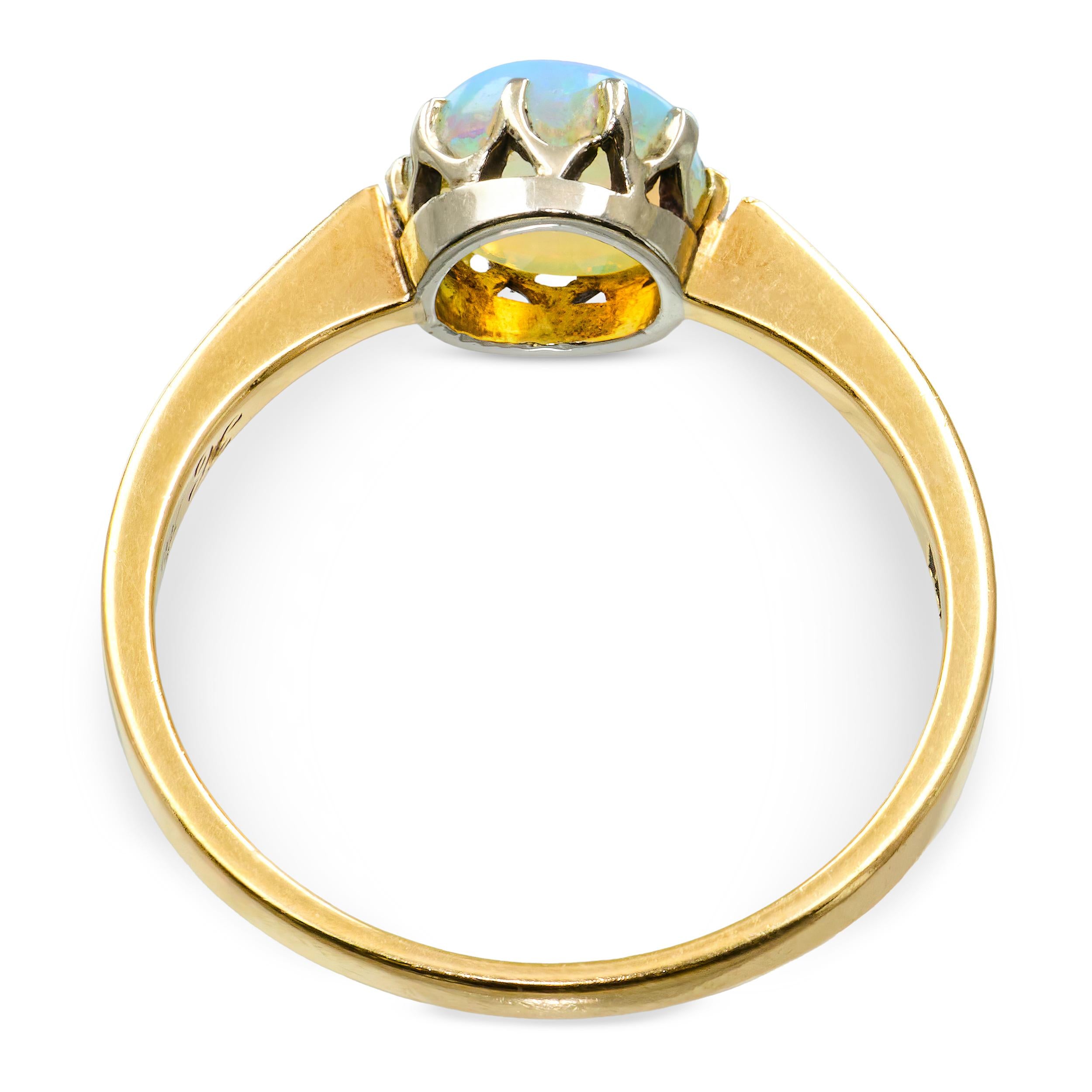 Vintage 16k Yellow Gold Opal Solitaire Ring