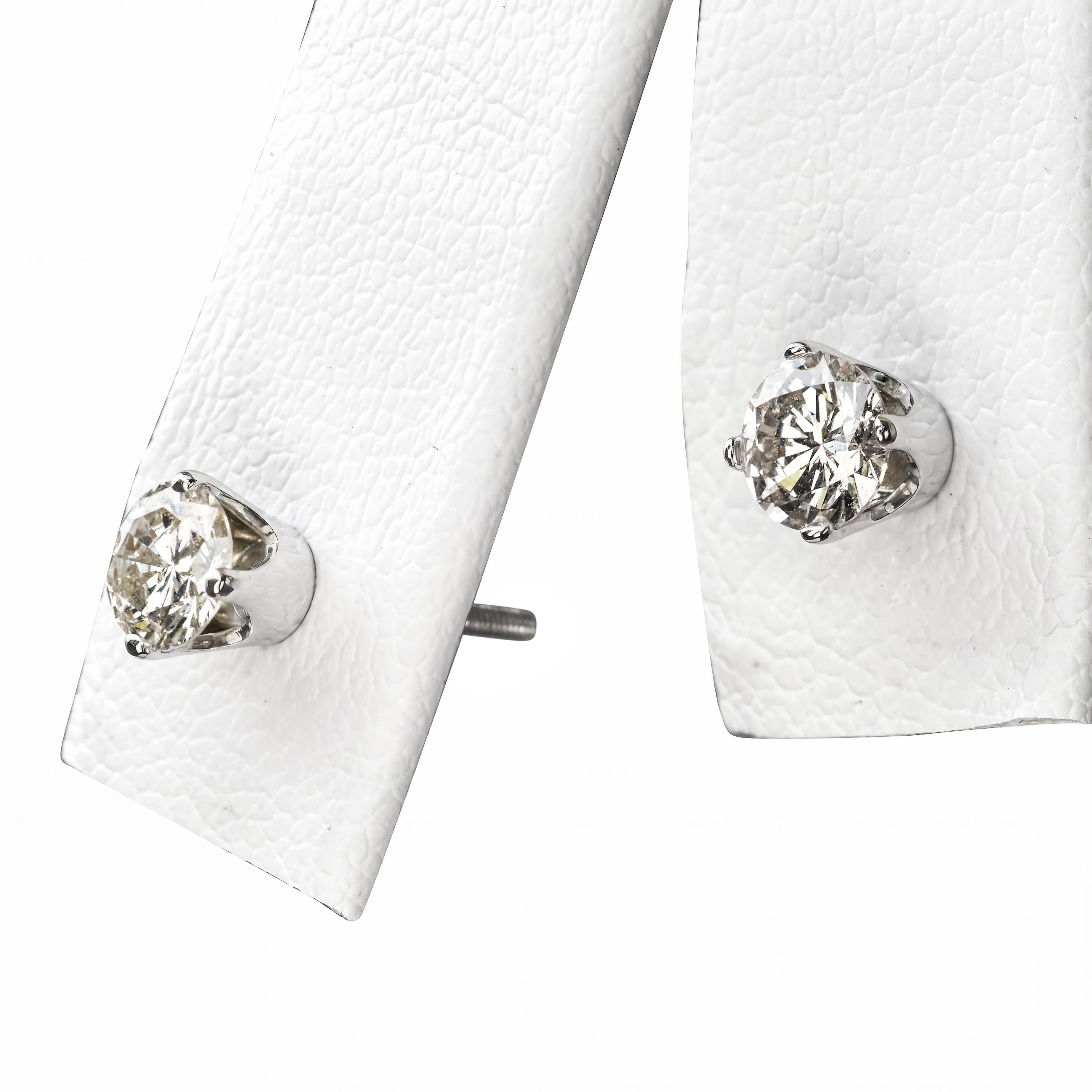 14k White Gold .66ctw Diamond Stud Earrings