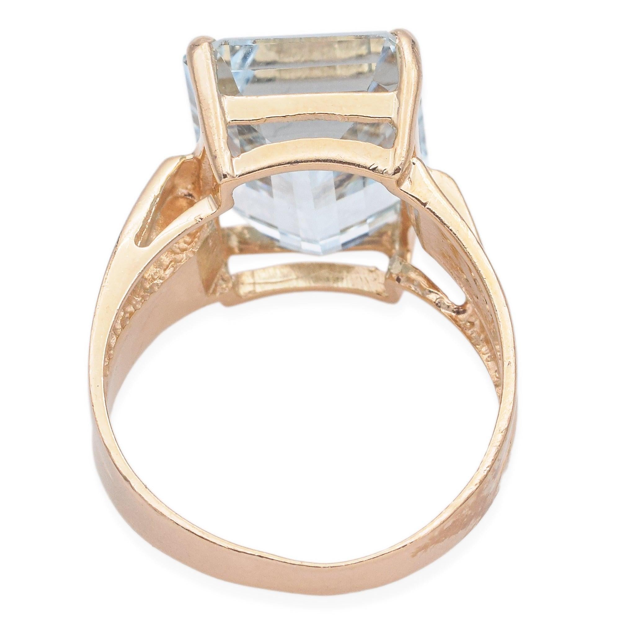 Vintage 14K Yellow Gold 4.77ct Emerald Cut Aquamarine Cocktail Ring