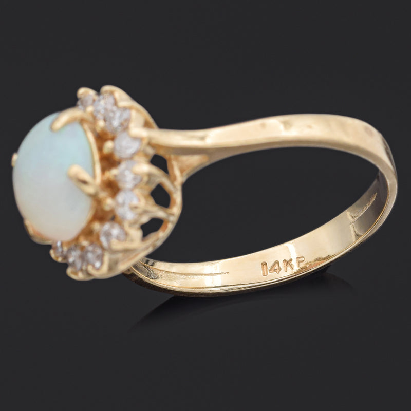 Vintage 14K Yellow Gold Opal & 0.28 TCW Diamond Cocktail Ring Size 5.25