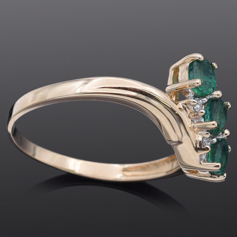 Vintage 14K Yellow Gold Emerald & Diamond Band Ring Size 8.25