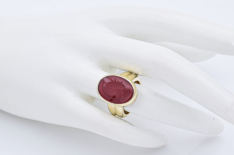 Estate 14K Yellow Gold Carnelian Roman Soldier Intaglio Oval Ring Size 6