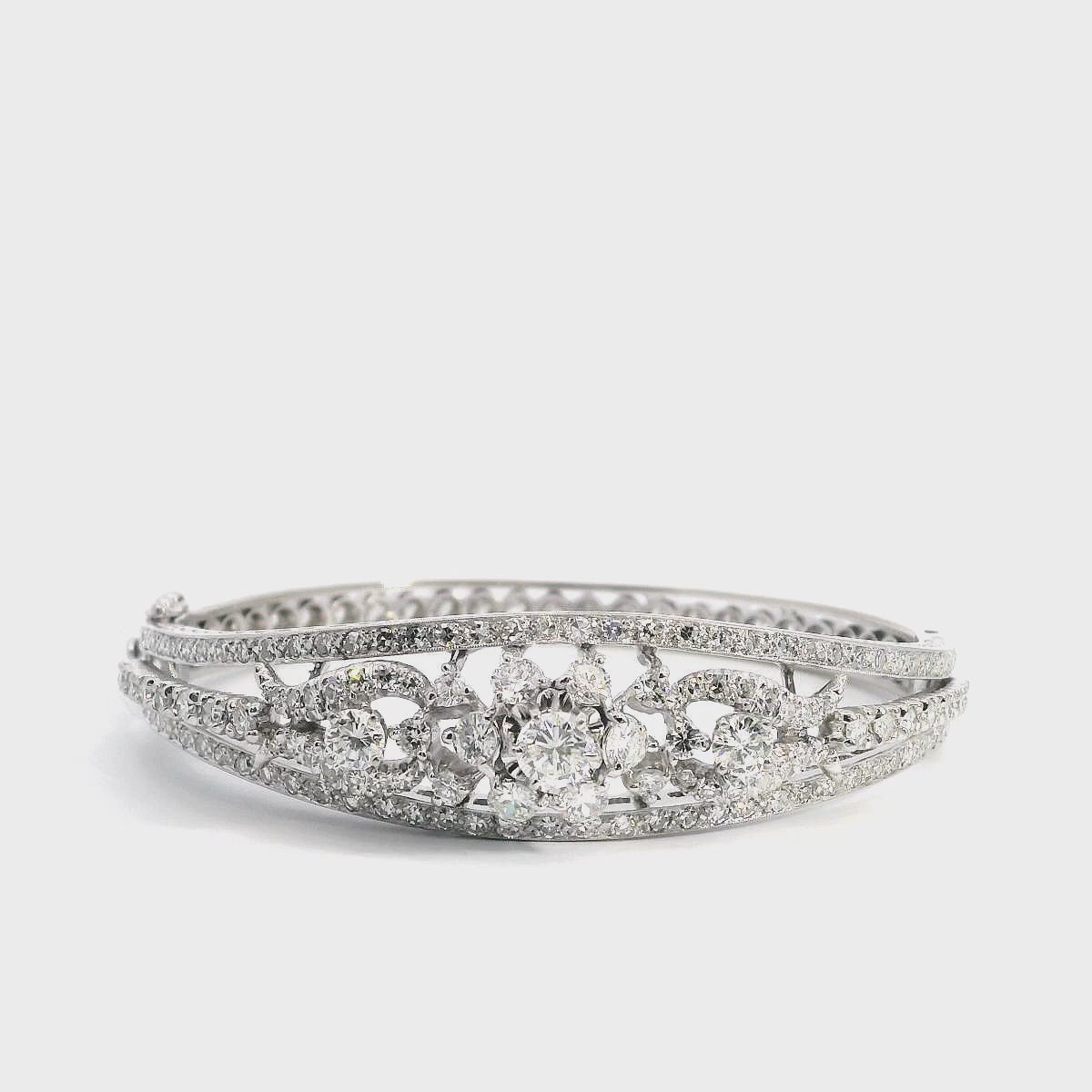Vintage White Gold 5.60ct Diamond Hinged Bangle Bracelet