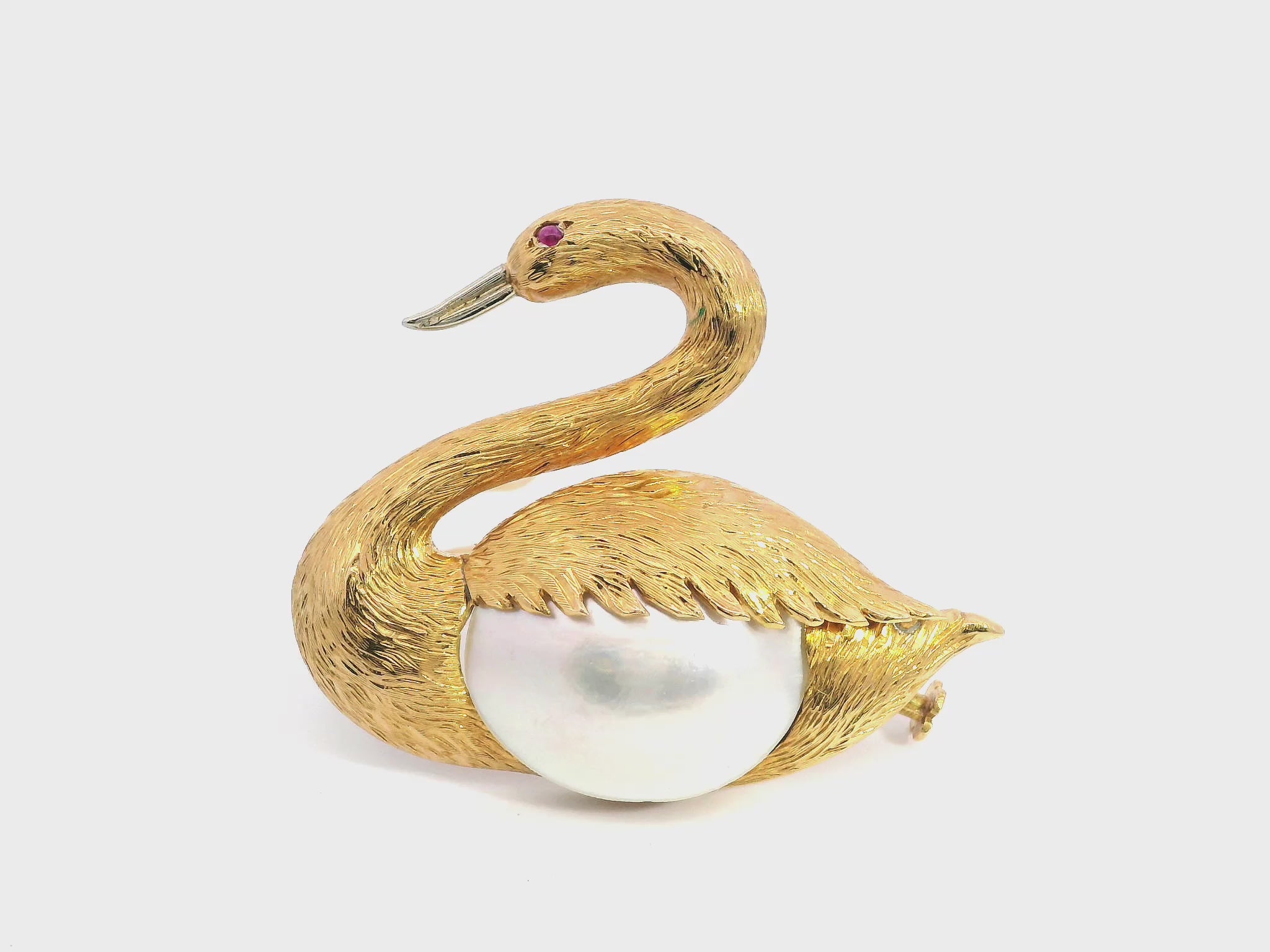 Vintage 18k Yellow Gold Mother of Pearl Swan With Ruby Eye Brooch