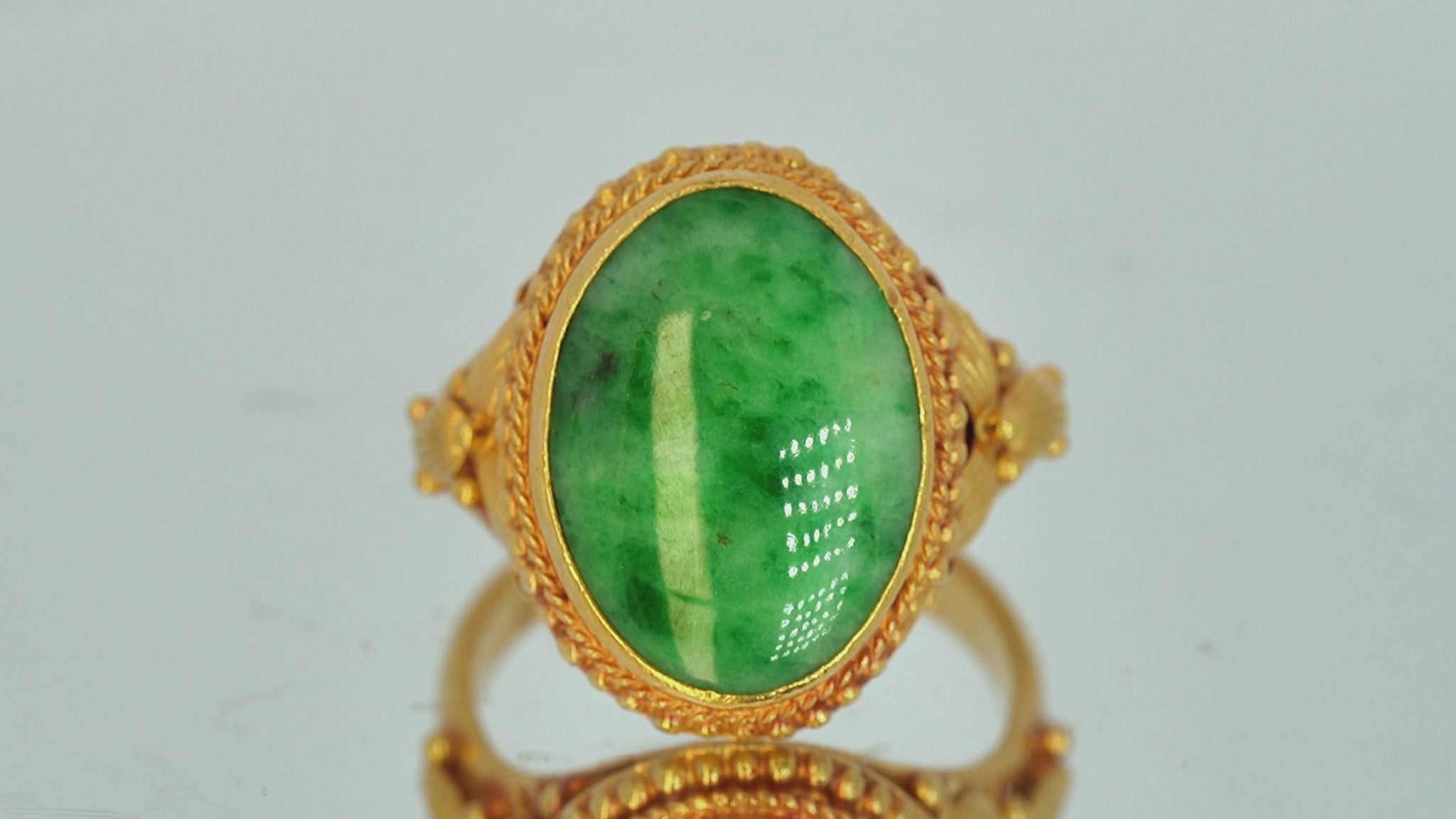 Antique 23k Yellow Gold Jadeite Cabochon Statement Ring