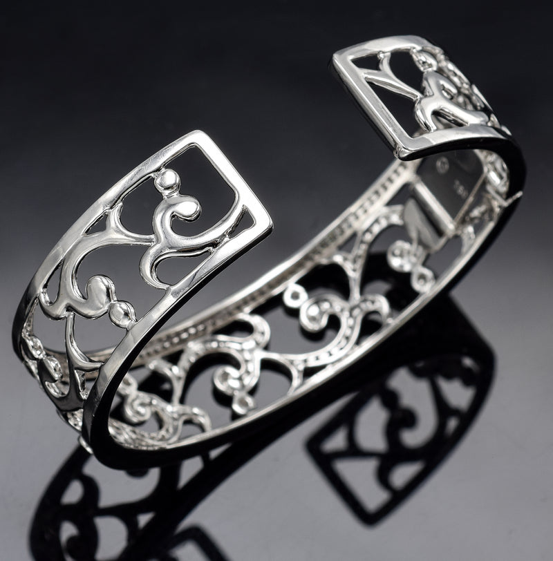 Leslie Greene 18K White Gold 1.20 TCW Diamond Hinged Cuff Bracelet