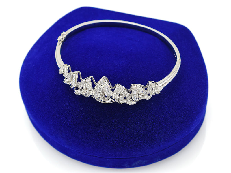 Vintage 18K White Gold 2.17 TCW Diamond Swirl Hinged Bangle Bracelet + Box