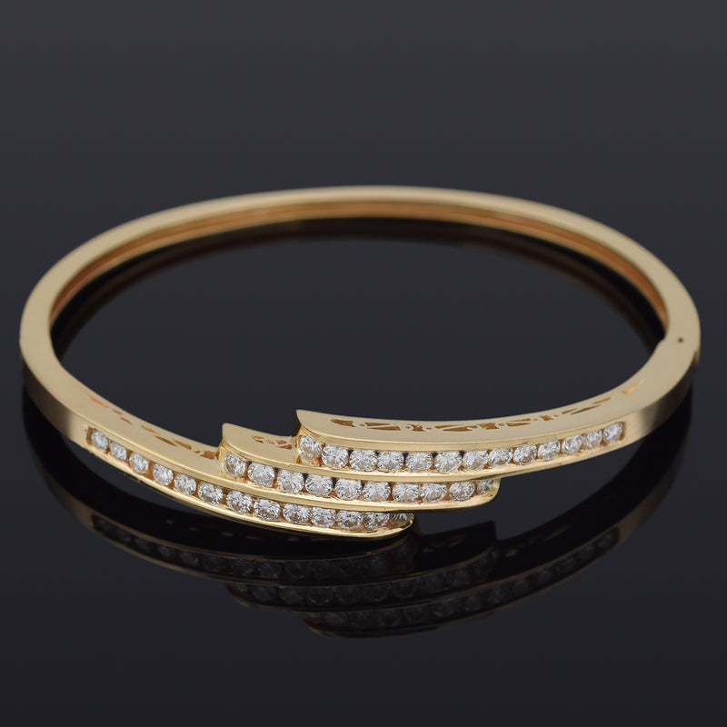 Vintage 14K Yellow Gold 2.04 TCW Diamond Hinged Bangle Bracelet