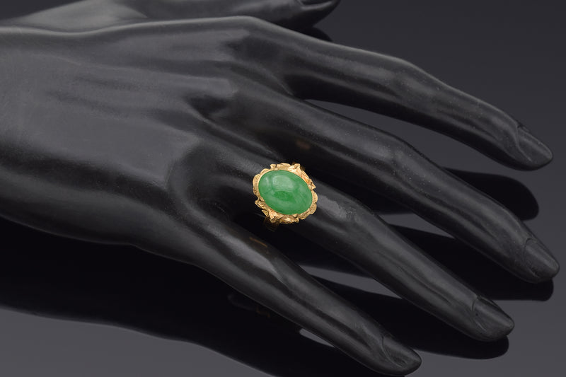 Vintage 18K Yellow Gold 5.08 Ct Green Jade Cocktail Ring