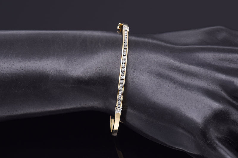 Vintage 14K Yellow Gold 0.57 TCW Diamond Hinged Bangle Bracelet 11.0 Grams
