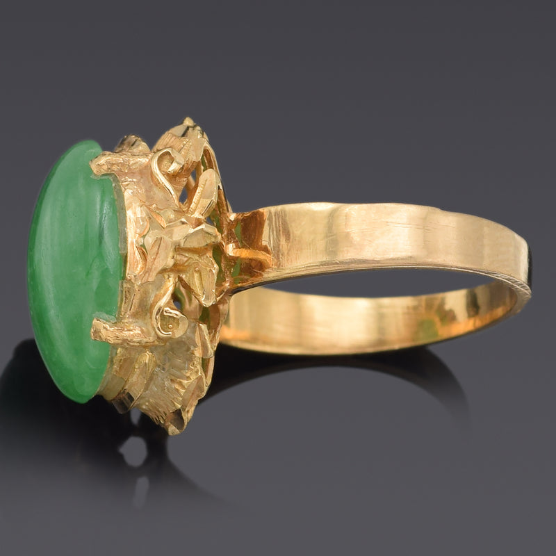 Vintage 18K Yellow Gold 5.08 Ct Green Jade Cocktail Ring