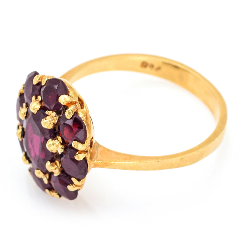 Vintage 18K Yellow Gold Garnet Oval Cocktail Ring 4.9 Grams Size 7.5