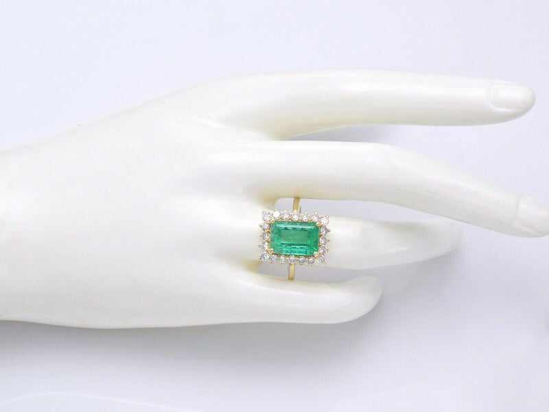 Vintage 14K Yellow Gold 5.05 Ct Emerald & Diamond Cocktail Ring 6.5 Grams F/G VS