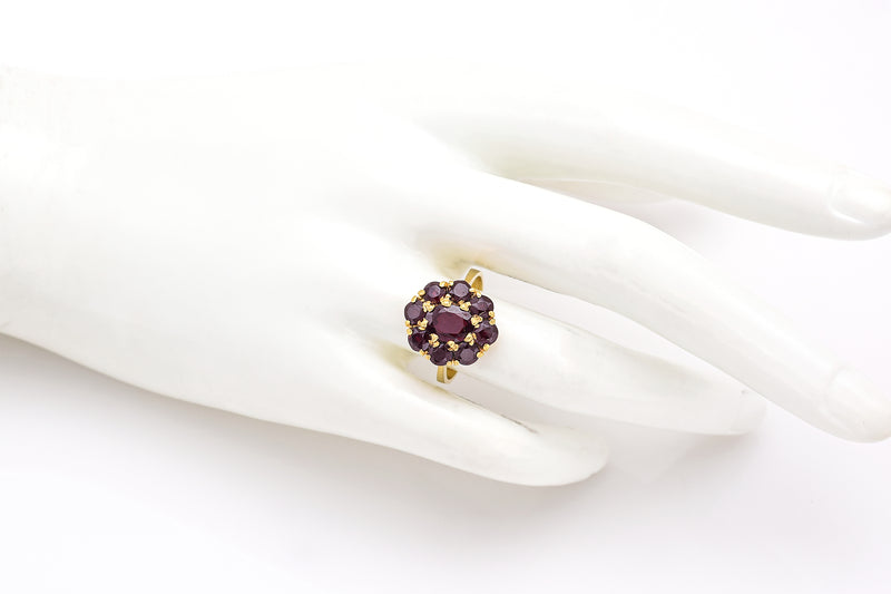 Vintage 18K Yellow Gold Garnet Oval Cocktail Ring 4.9 Grams Size 7.5