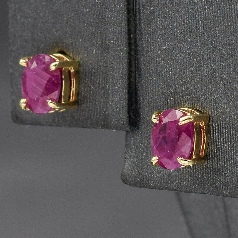 Estate 14K Yellow Gold Ruby Oval Stud Earrings 4.9 x 3.9 mm -New on Card