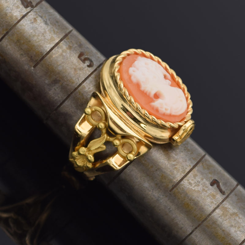 Antique Mod Dep Italy 18K Yellow Gold Cameo Shell Ring
