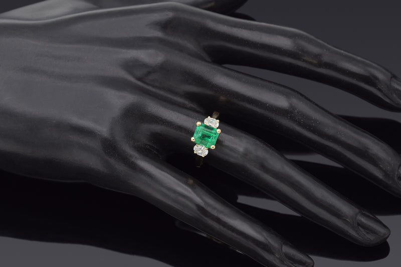 Vintage 14K Yellow Gold 1.65 Ct Emerald & Diamond Band Ring 3.2 Grams Size 5.5
