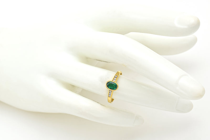 Vintage 18K Yellow Gold Green Spinel & Diamond Band Ring Size 5.25