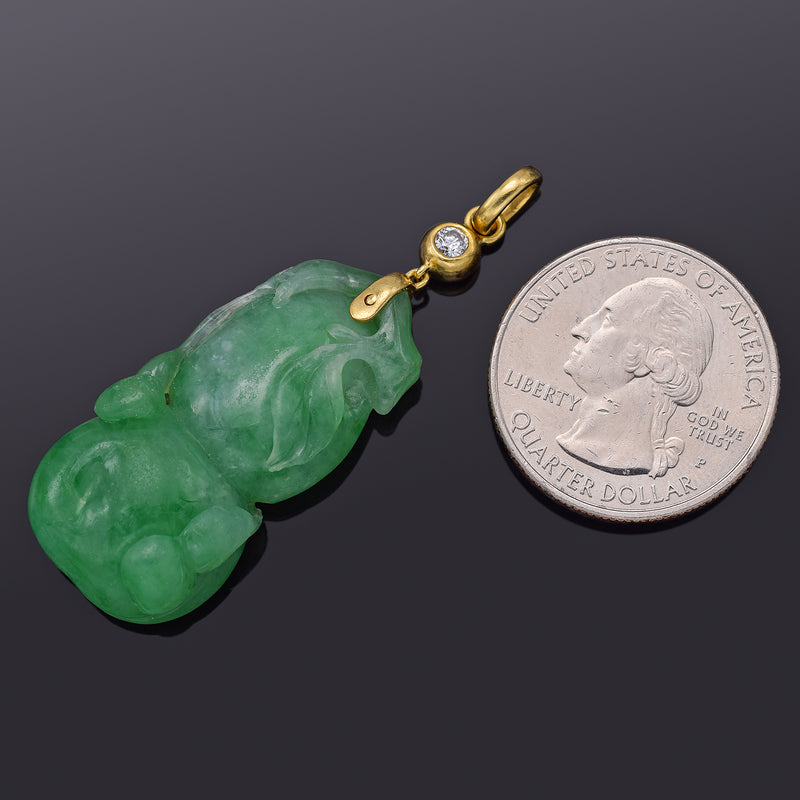 Vintage 18K Yellow Gold Green Jade & Diamond Carved Fruit Pendant 13.2 Grams
