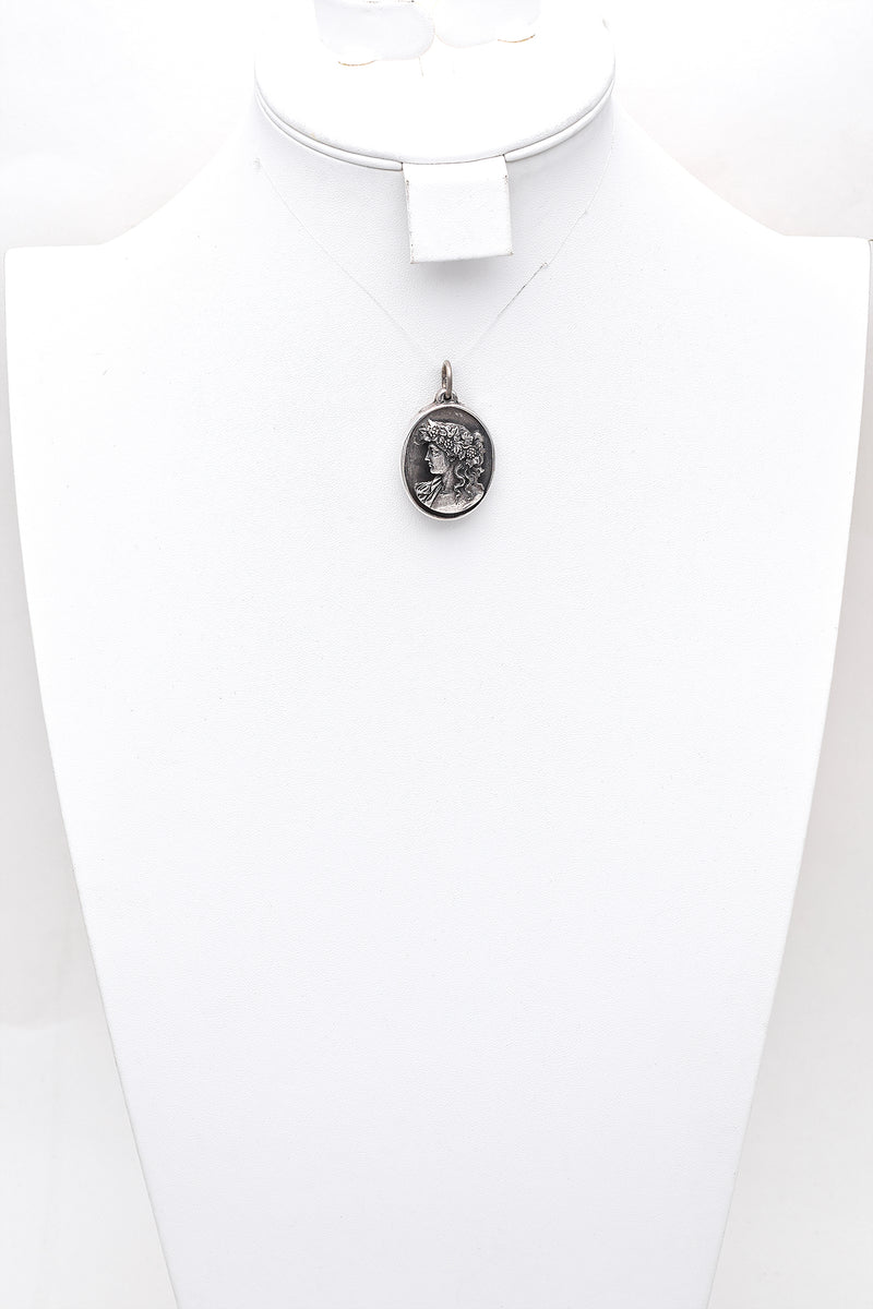 Vintage Henryk Winograd HW 999 Fine Silver Repoussé Woman Grape Vine Pendant Sm