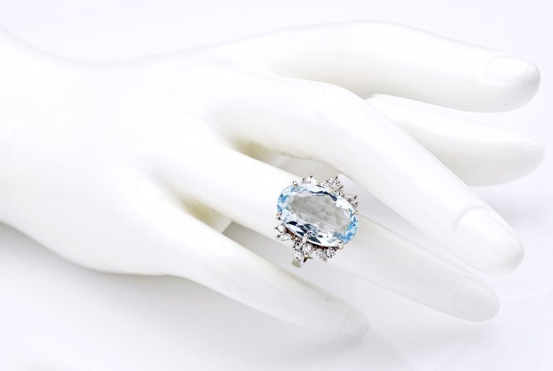 Vintage 14K Gold 7.02Ct Aquamarine & 0.60TCW Diamond Cocktail Ring E/G VS-1