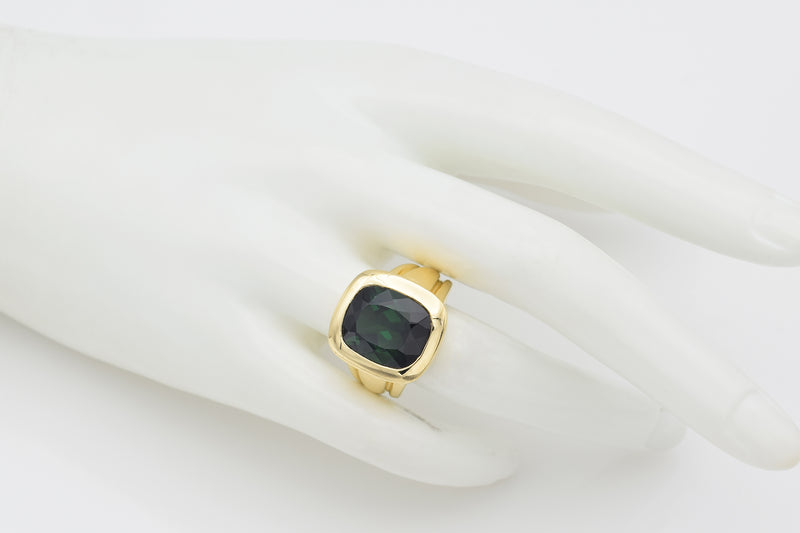 Vintage 18K Yellow Gold 8.61 Ct Green Spinel Cocktail Ring
