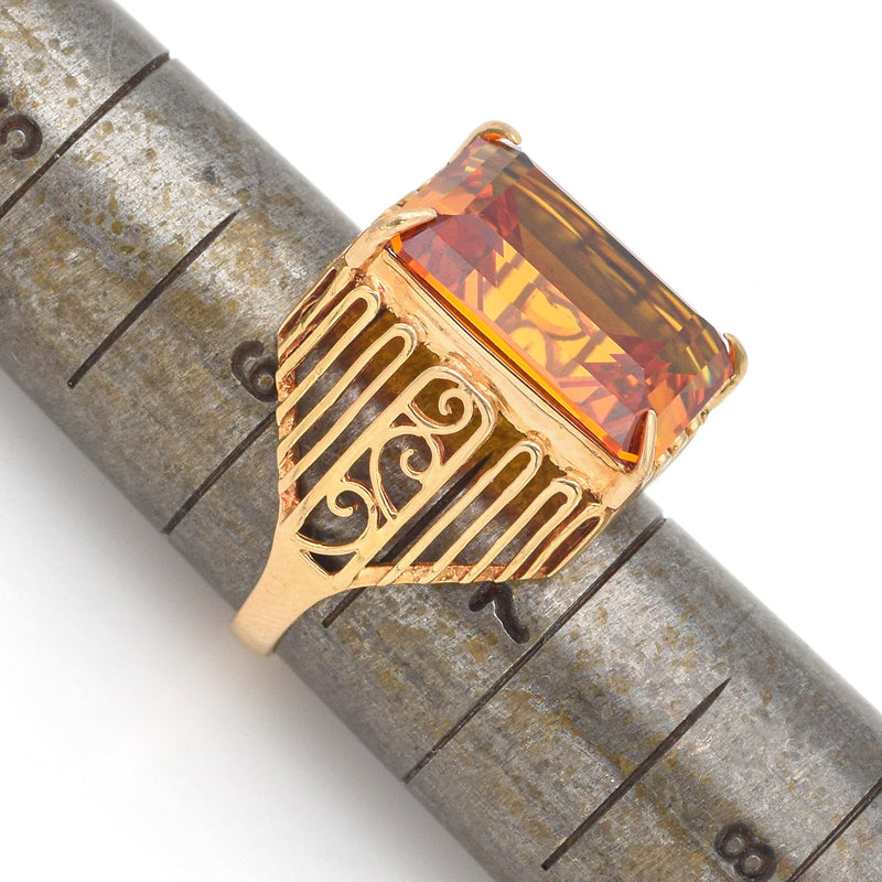 Vintage 18K Yellow Gold 12.80 Ct Mandarin Orange Sapphire Cocktail Ring